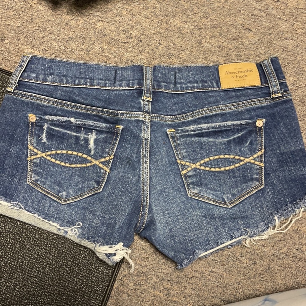Abercrombie and Fitch short shorts - Picture 2 of 2